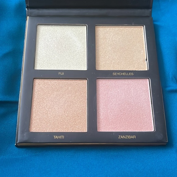 HudaBeauty highlighter palette - Picture 4 of 5